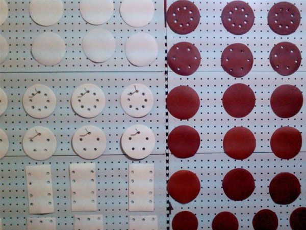 砂紙砂布激光打孔切割設(shè)備—激光打標(biāo)機 砂紙砂布激光打孔切割設(shè)備—激光打標(biāo)機