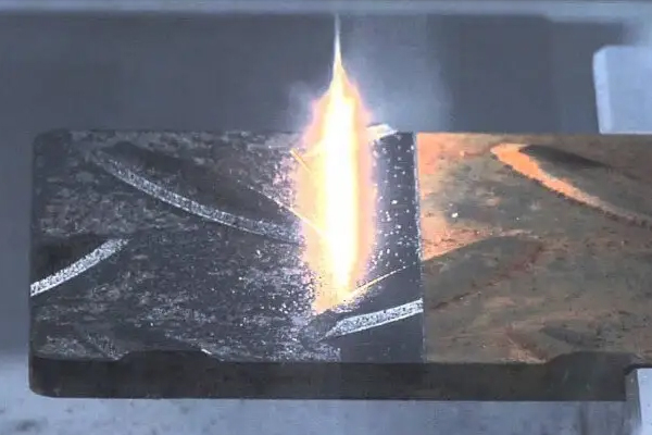 手持式金屬去污除銹設備—手提式激光清洗機 手持式金屬去污除銹設備—手提式激光清洗機