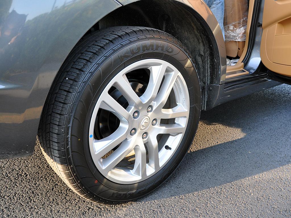 輪胎激光打標(biāo)機(jī)，實(shí)現(xiàn)輪胎刻字印花產(chǎn)線化