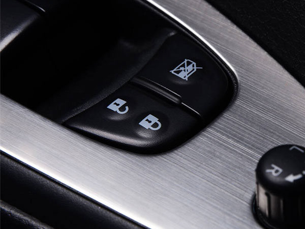 汽車裝飾件3D激光拉絲設備—塑料鐳雕機