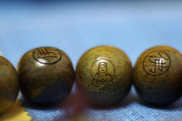 佛珠激光雕刻刻字，盡顯激光打標工藝之美