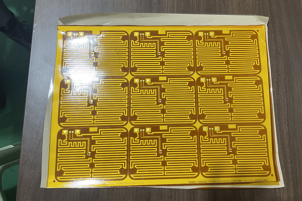 FPC加熱膜柔性發(fā)熱片裁切設(shè)備——電熱膜激光切割機