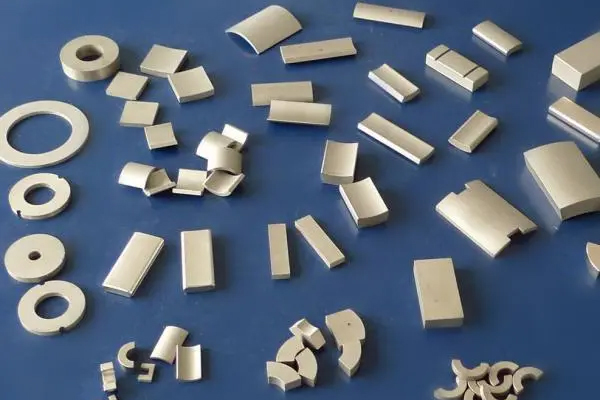 PTC陶瓷發熱片電子陶瓷切割設備——陶瓷激光切割機